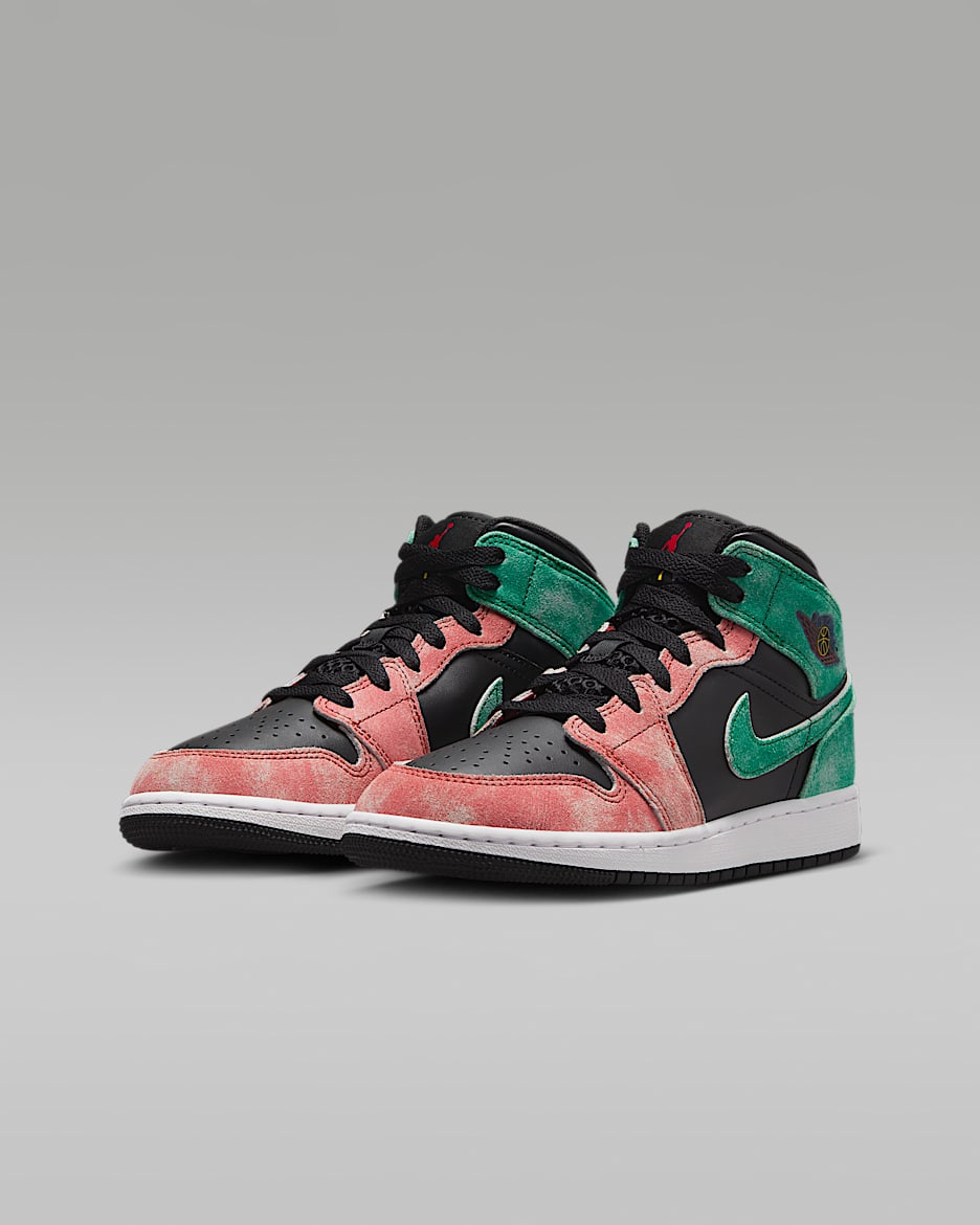 Air Jordan 1 Mid SE Older Kids Shoes